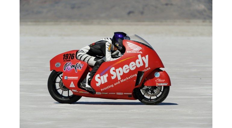 Leslie_Porterfield_on_the_Bonneville_Salt_Flats-Bike-India-M1