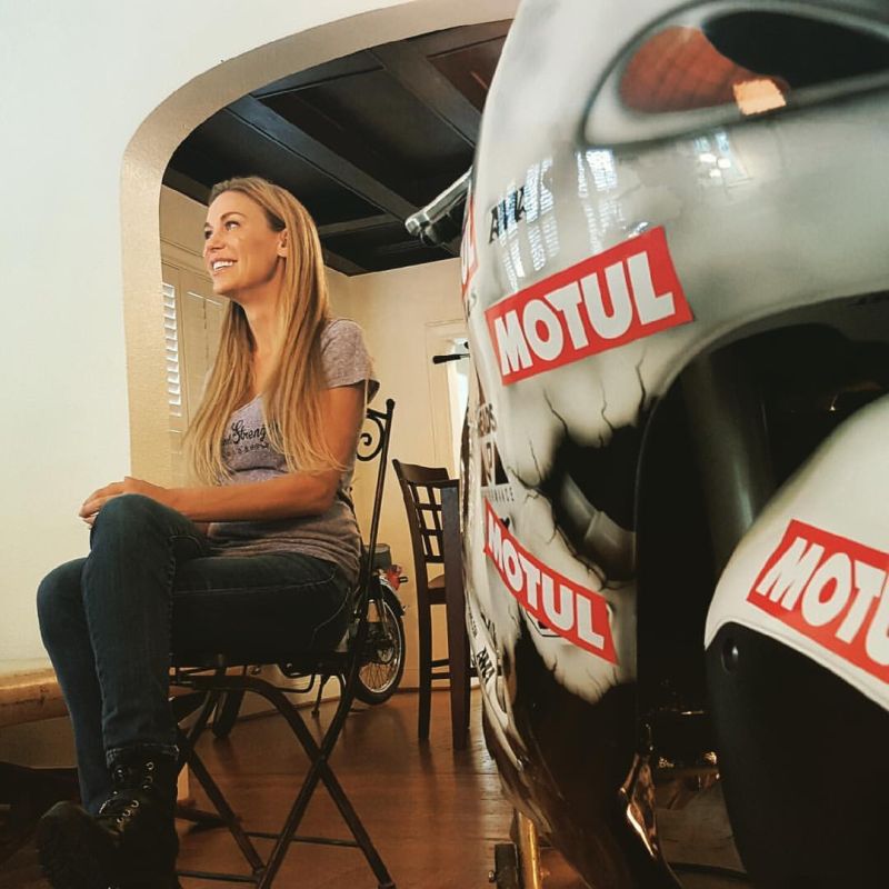 Leslie_Porterfield_on_the_Bonneville_Salt_Flats-Bike-India-M2