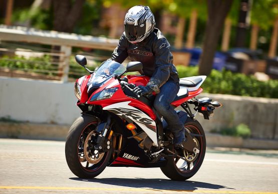 Yamaha r6 online price on road