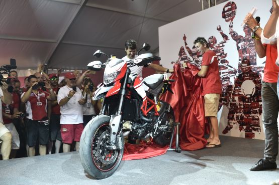 2015 Ducati Hypermotard SP Web2