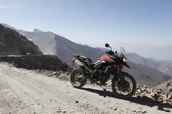 Triumph Tiger Travelogue 6 - leh khardung la 2 web