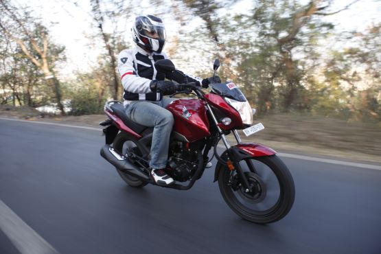 2015 Honda Unicorn 160 road test review web7