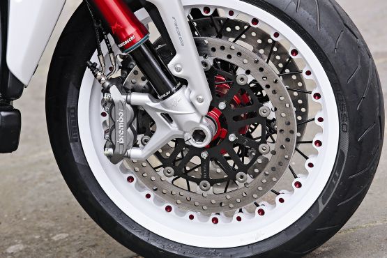 2015 MV Agusta Brutale and dragster RR web 10