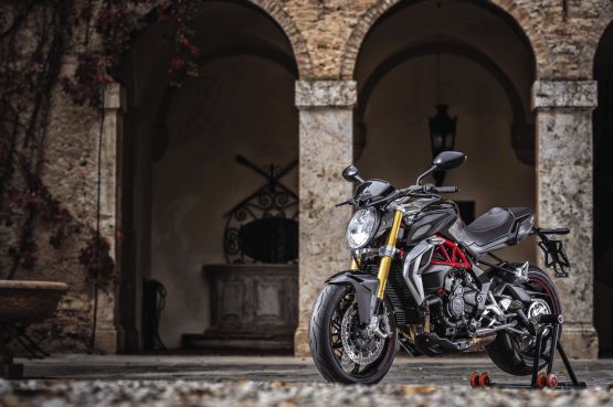 2015 MV Agusta Brutale and dragster RR web 3