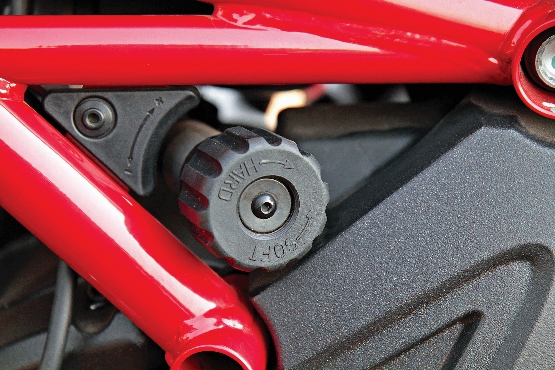 Ducati Diavel Carbon (6) (555x370)
