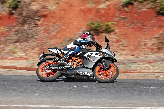 KTM RC 390 and RC 200 (6)