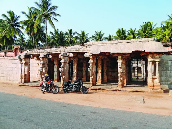 DSC04069 Chandikeshvar Temple HampiWEB