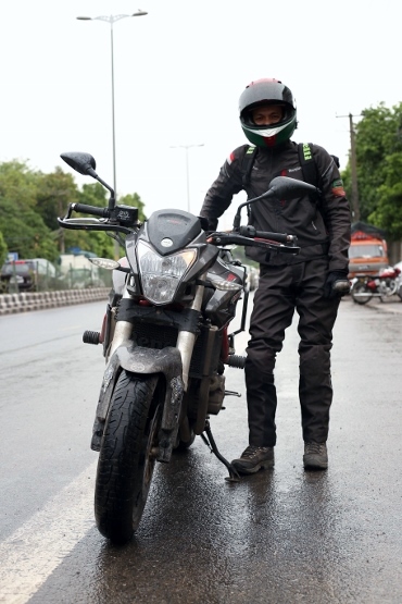 Mario Iroth with Benelli Bike 1 (370x555)