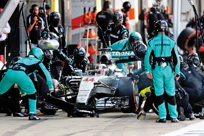 HAMILTON lewis (gbr) mercedes gp mgp w06 action - changement de pneus tires change during the 2015 Formula One World Championship, Grand Prix of England from july 2 to 5th 2015,  in Silverstone, Great Britain. Photo DPPI
