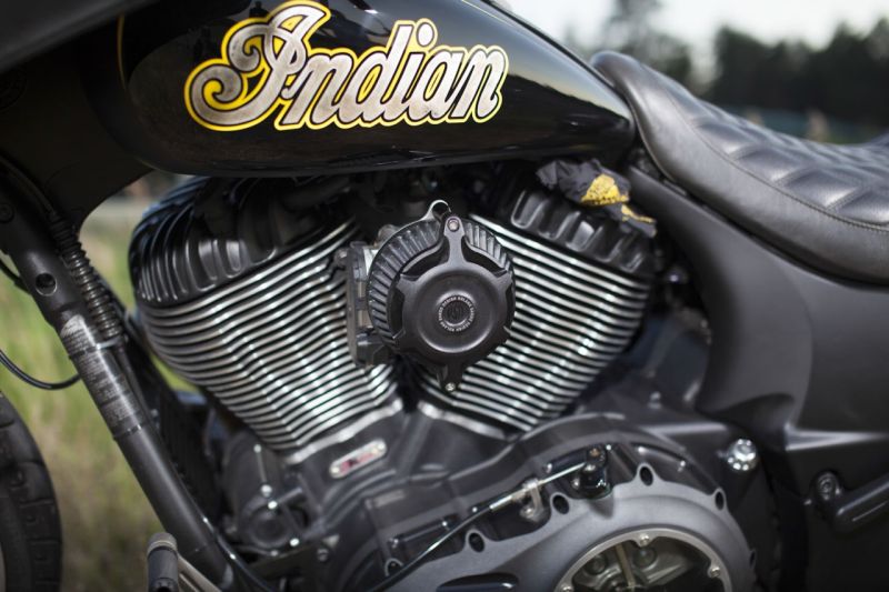 roland-sands-custom-indian-chieftain-shows-the-beauty-of-the-dark-side-photo-gallery_4 web