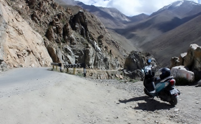 Anam Hashim and TVS Scooty Zest 110 in Ladakh (3)