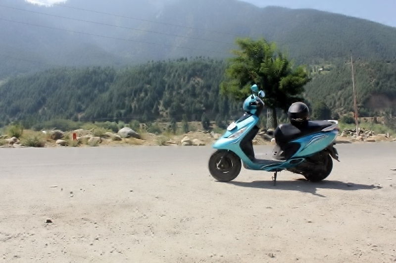 Anam Hashim and TVS Scooty Zest 110 in Ladakh (9)