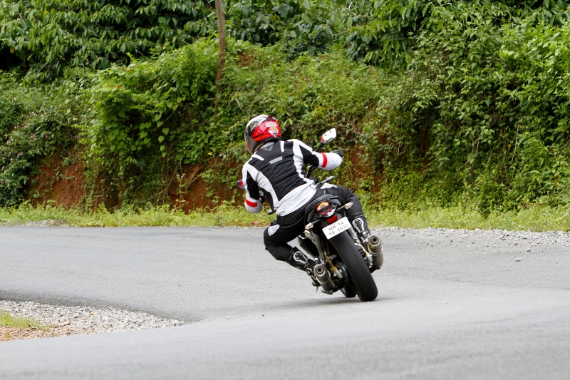 Mahindra Mojo First Ride (5)