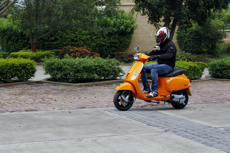 Vespa VXL and SXL First Ride (9)