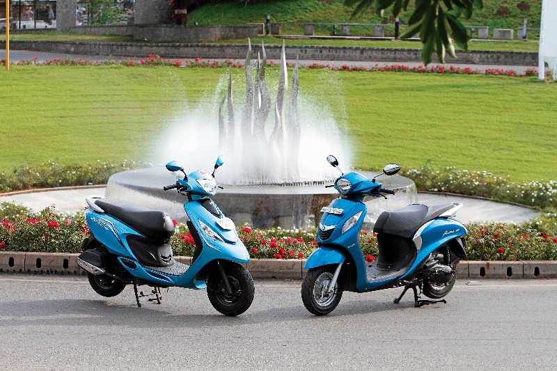 Younger Siblings Yamaha Fascino v TVS Scooty Zest 110 Shootout (3)