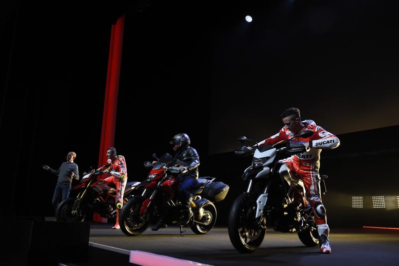 2015 Ducati EICMA 2016 line up launch flat track  Hypermotard 939 web