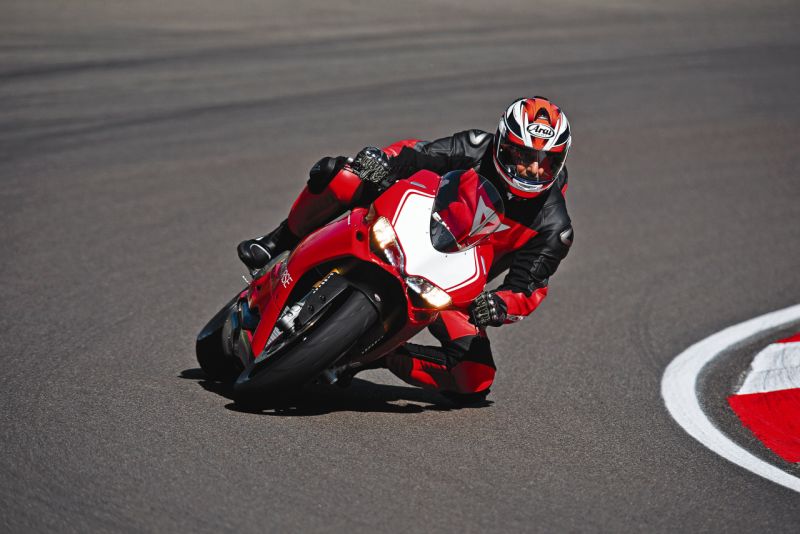 2015 Ducati 1199 Panigale R web 4