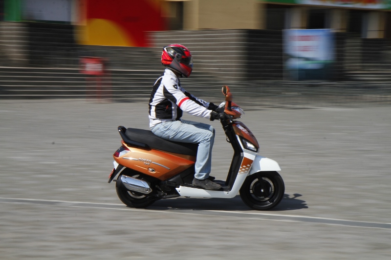 More Gusto for the Gusto Mahindra Gusto 125 First Ride Review (7)