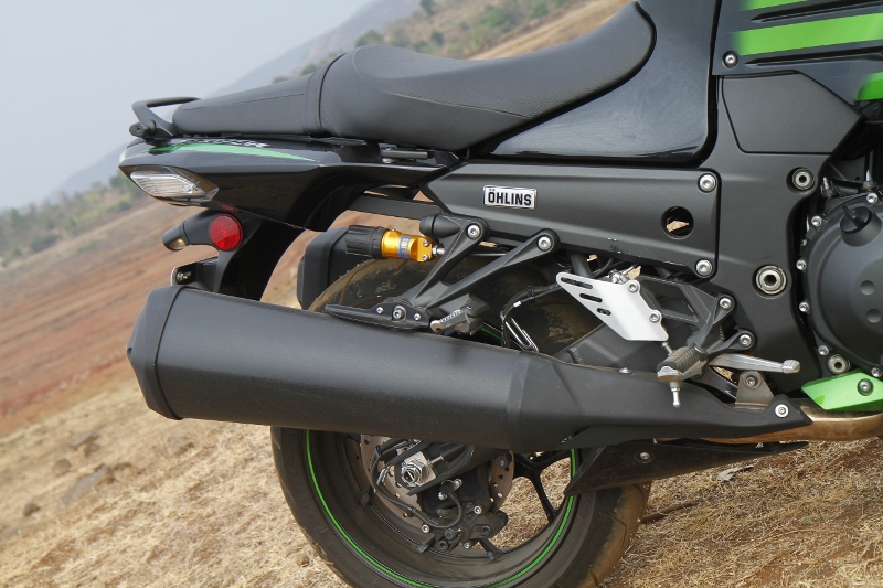 First Ride Review_Kawasaki Ninja ZX-14R_Larger than Life (21)