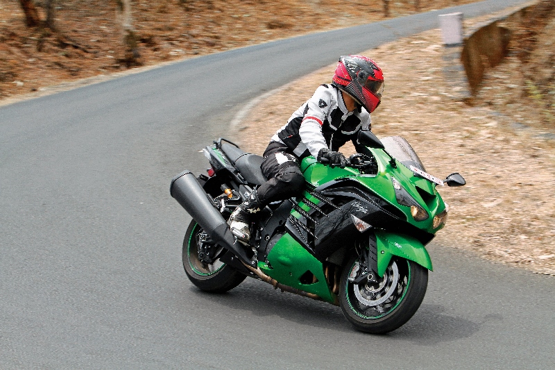 First Ride Review_Kawasaki Ninja ZX-14R_Larger than Life (33)