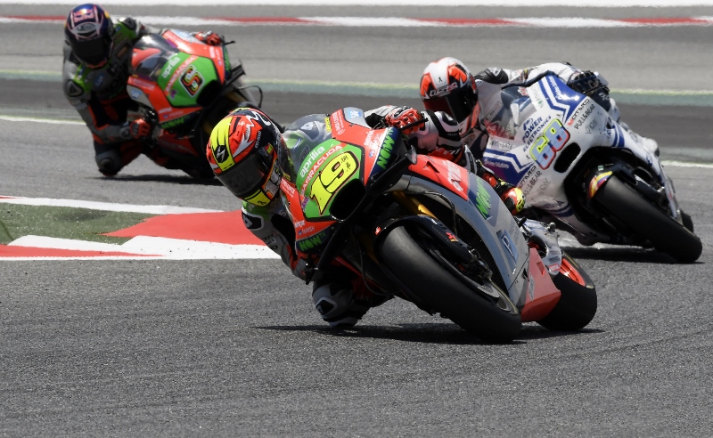 From Inside the Aprilia MotoGP Pit On the Racing Line (7)