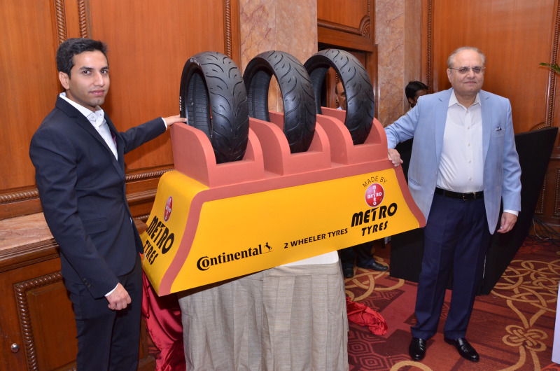 mr-sumrit-chhabra-executive-director-metro-tyres-and-mr-rummy-chhabra-md-metro-tyres-unveiling-the-metro-radial-motorcyle-tyre