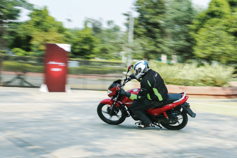 2016-hero-achiever-150-first-ride-review-web-1