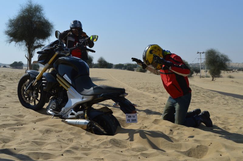 Mahindra Mojo Conquers the First 'Desert Trail' from Rajasthan to Gujarat Web 1