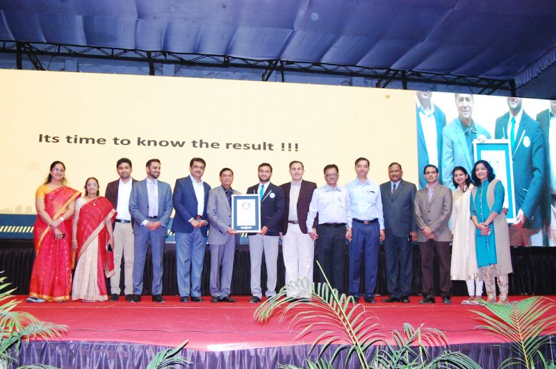 Mr. Ashok Kataria, Chairman, Ashoka Buildcon Ltd receiving the Guinness World Record Web