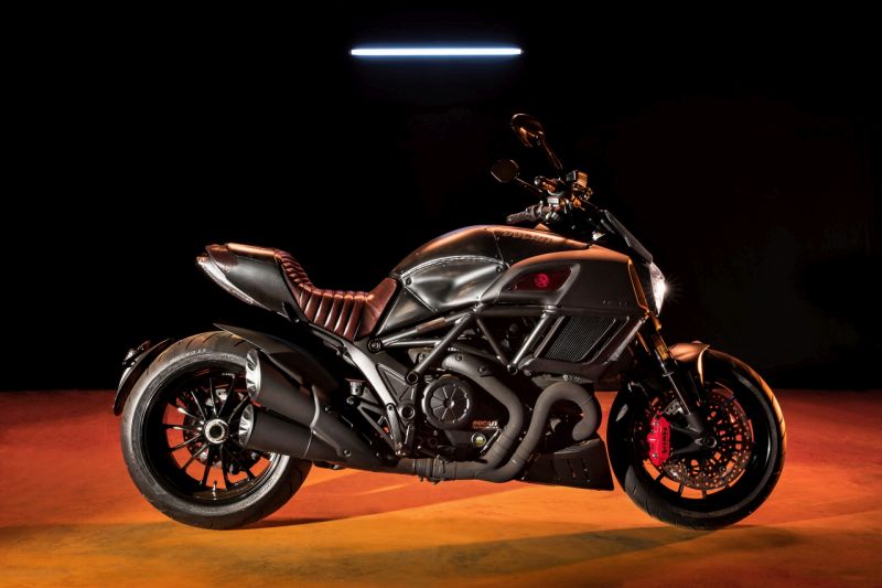 Ducati Diavel Diesel black red limited edition