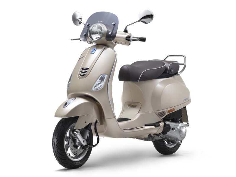 2017 Bike India new Vespa Elegante Special Edition Launch web