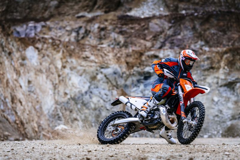 2018-KTM-250-300-EXC-TPI-dirt-bike166 Web