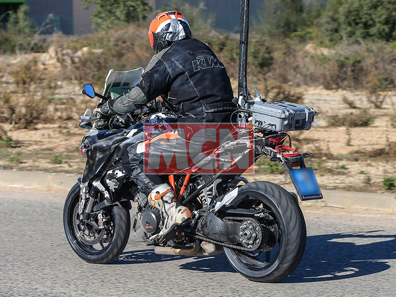 KTM_Super_Duke_GT_3_WEB