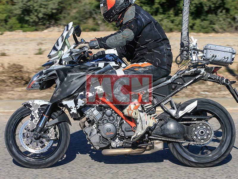 KTM_Super_Duke_GT_WEB