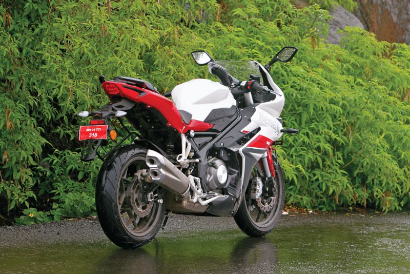 DSK-Benelli-302-R-sports-motorcycle-first-ride-review-Bike-India-M4