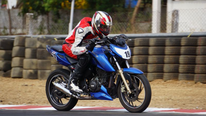 new, bike, india, tvs, apache, rtr, 2004v, racing, school, racetrack, mmrt, kari motor speedway, chennai, coimbatore, race, training, news, feature, latest