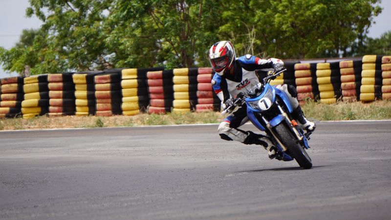 new, bike, india, tvs, apache, rtr, 2004v, racing, school, racetrack, mmrt, kari motor speedway, chennai, coimbatore, race, training, news, feature, latest