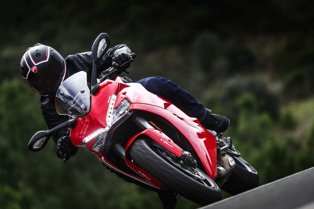 new, bike, india, ducati, supersport, s, launch, price, details, news, latest, sports-tourer