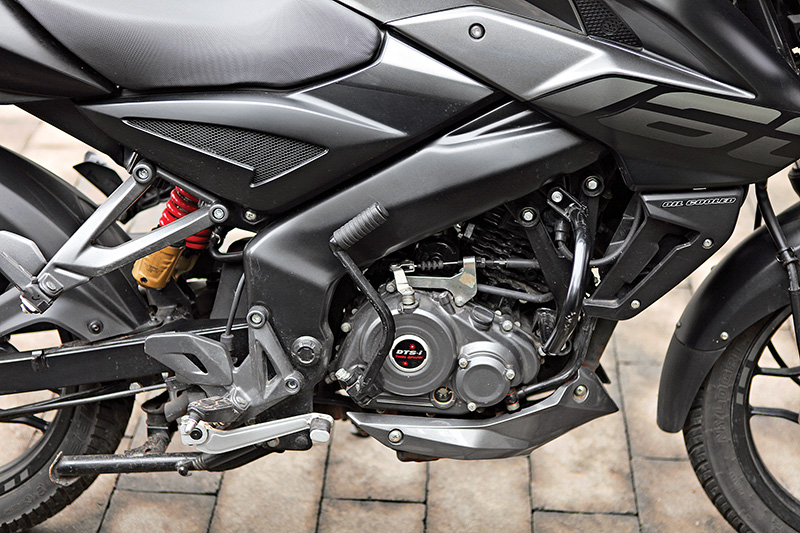 Bajaj_Pulsar_NS160_v_Honda_Hornet_160R_5_WEB