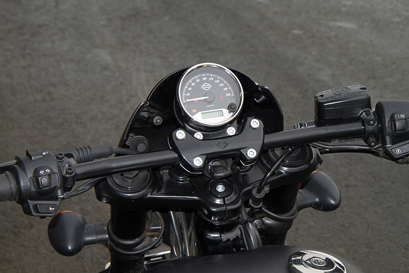 Harley-Davidson_Street_Rod_5_WEB