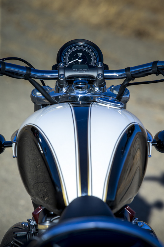  The Triumph Bonneville Speedmaster's sculpted tank and classy paint add to the style quotent