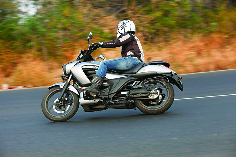 Suzuki Intruder 150 Cruiser Road Test Review -11