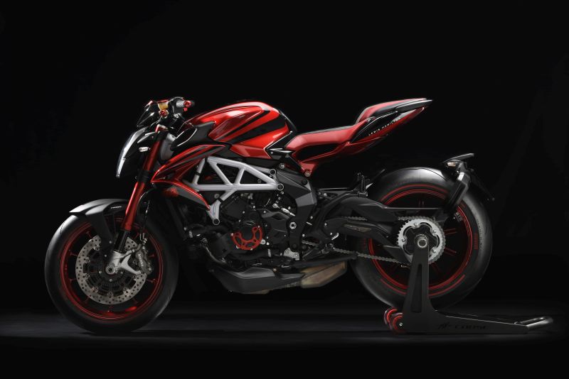 We look at the new MV Agusta Brutale 800 RR LH44 made in collaboration with Lewis Hamilton