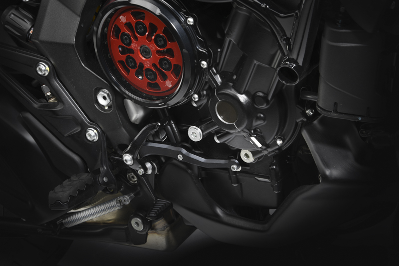 We take a closer look at the SCS in the MV Agusta Turismo Veloce 800 Lusso SCS.