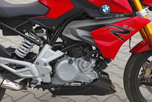 The new BMW G 310 R comes with a 313 cc single cylinder engine