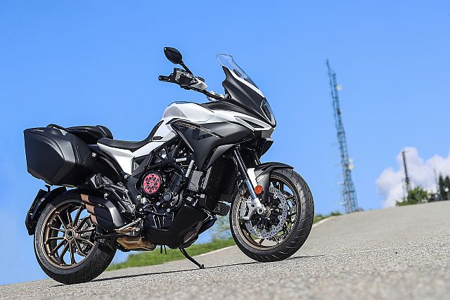 MV Agusta Turismo Veloce Lusso SCS First Ride Review - Fast Enough To Be Fun