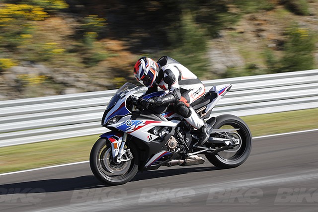 Spec Comparo - BMW S 1000 RR vs Aprilia RSV4 vs Ducati Panigale V4 ...