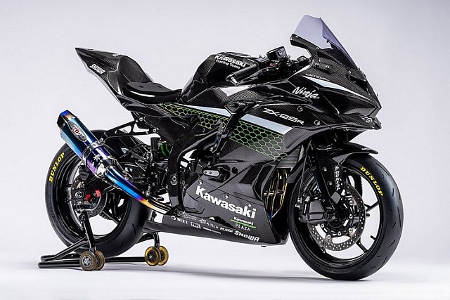 Kawasaki Ninja ZX-25R 1 WEB