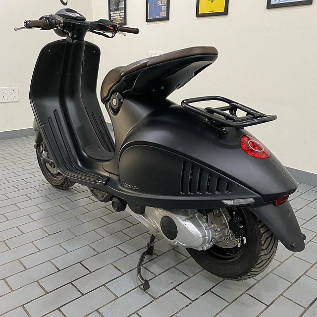 Armani & Piaggio's Special Edition of the Vespa 946!