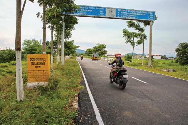 We are road-tripping again. This time we explore Odisha with Kalyani Potekar and the Hero Xtreme 160R